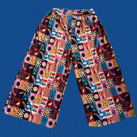 The Original Discontinued Dressed in LaLa 
Signature Print Pleated Wide Leg Pant - Picture 3 of 12
